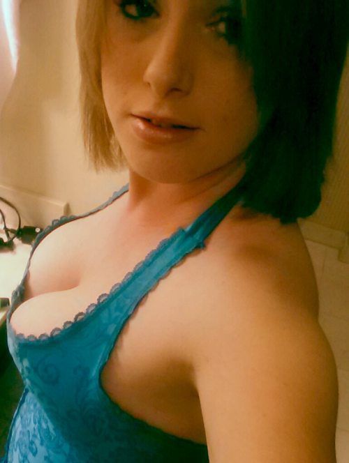 Busty Girls (55 pics)