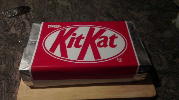 Giant Homemade Kit Kat (9 pics)