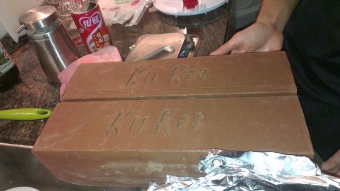 Giant Homemade Kit Kat (9 pics)