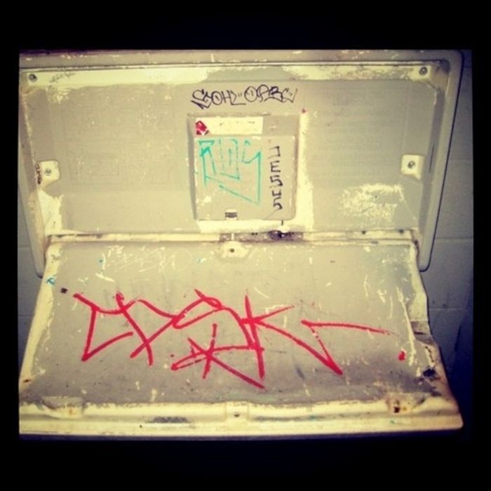 Funny Baby Changing Station Graffiti (23 pics)