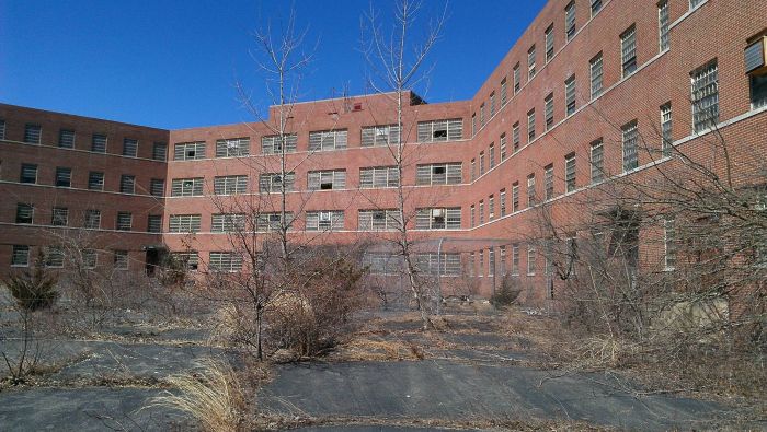 The Abandoned Kings Park Psychiatric Center (39 pics) .