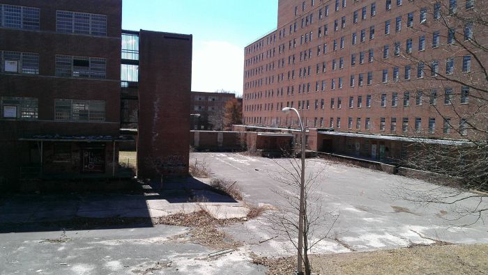 The Abandoned Kings Park Psychiatric Center (39 pics)