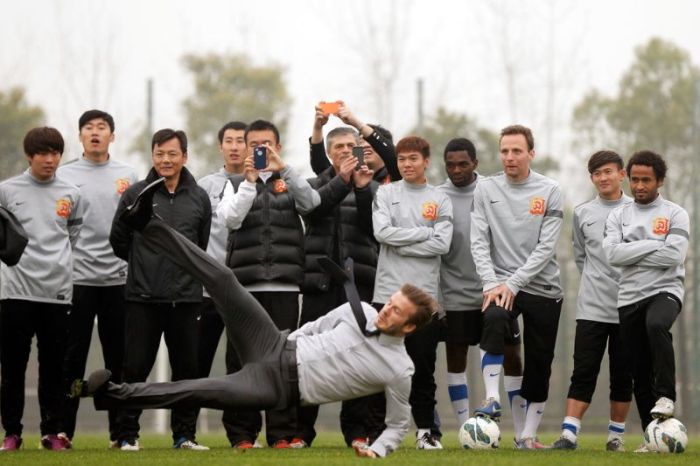 David Beckham Takes A Tumble (6 pics)