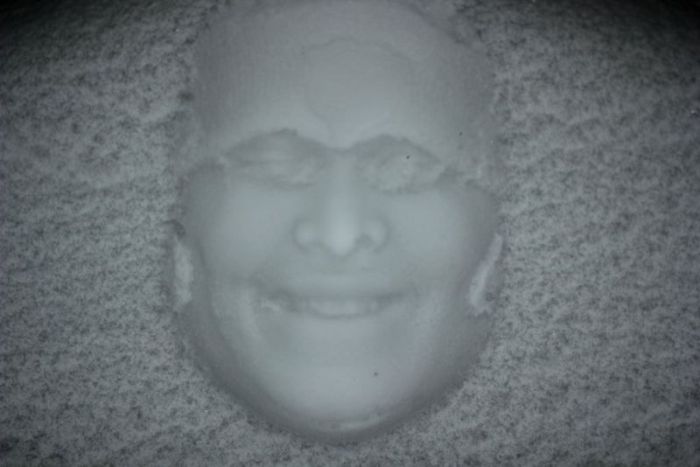 Face Prints in Snow (10 pics)