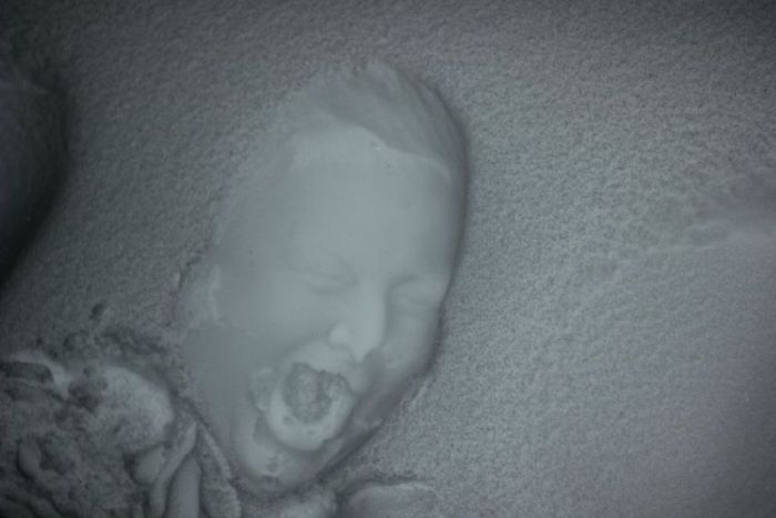 Face Prints in Snow (10 pics)