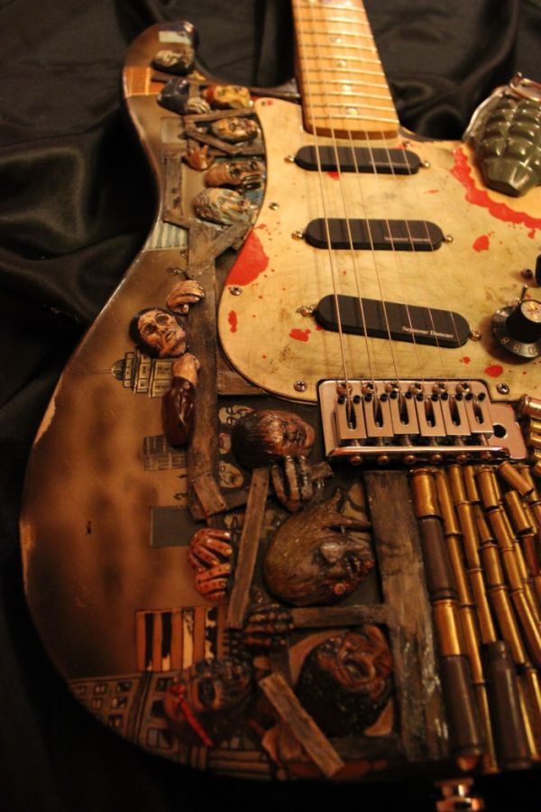 Zombie Apocalypse Guitar (14 pics)