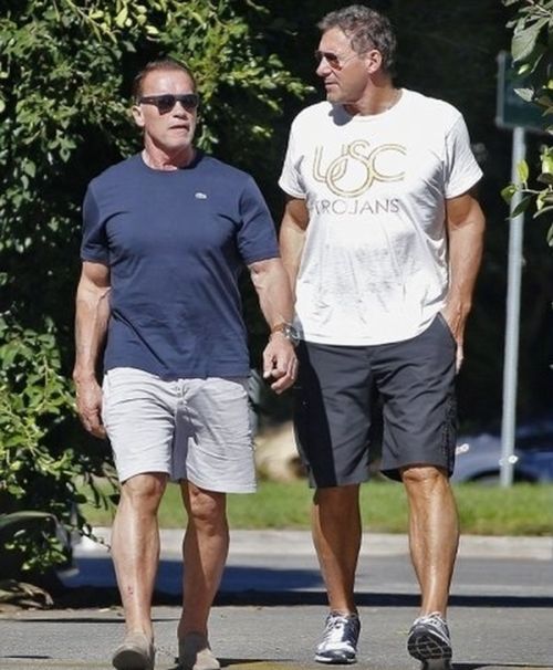 Arnold Schwarzenegger is Back at Gym (3 pics)