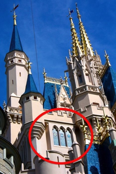 Inside Disney's Castle (21 pics)