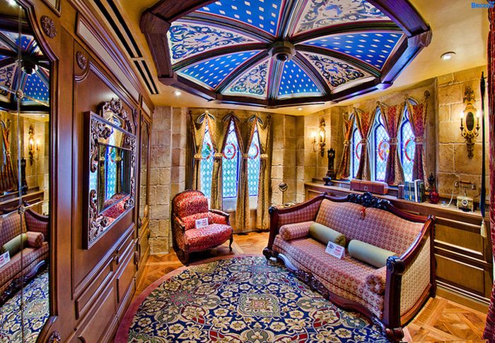 Inside Disney's Castle (21 pics)