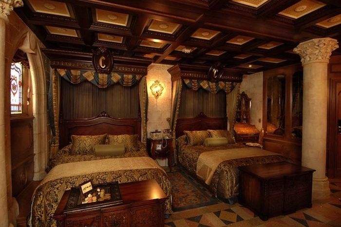 Inside Disney's Castle (21 pics)