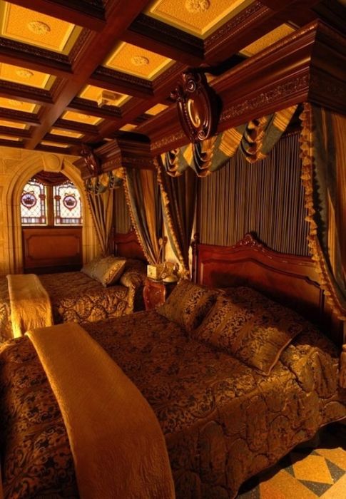 Inside Disney's Castle (21 pics)