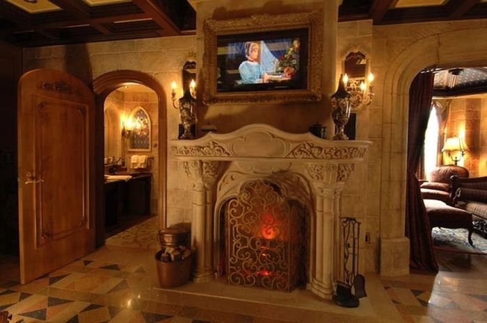 Inside Disney's Castle (21 pics)
