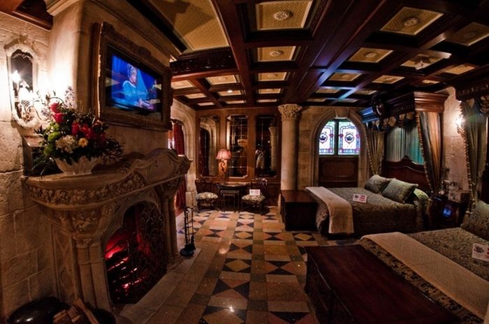 Inside Disney's Castle (21 pics)