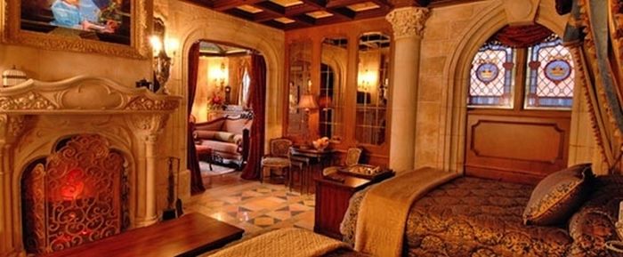 Inside Disney's Castle (21 pics)
