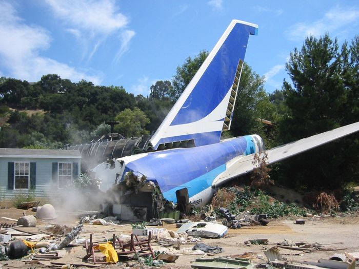 Boeing 747 from the War of the Worlds (13 pics)