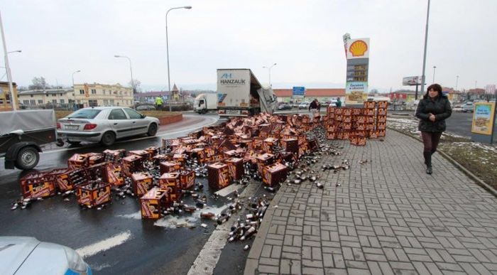 Terrible Road Accident in Czech Republic (12 pics)