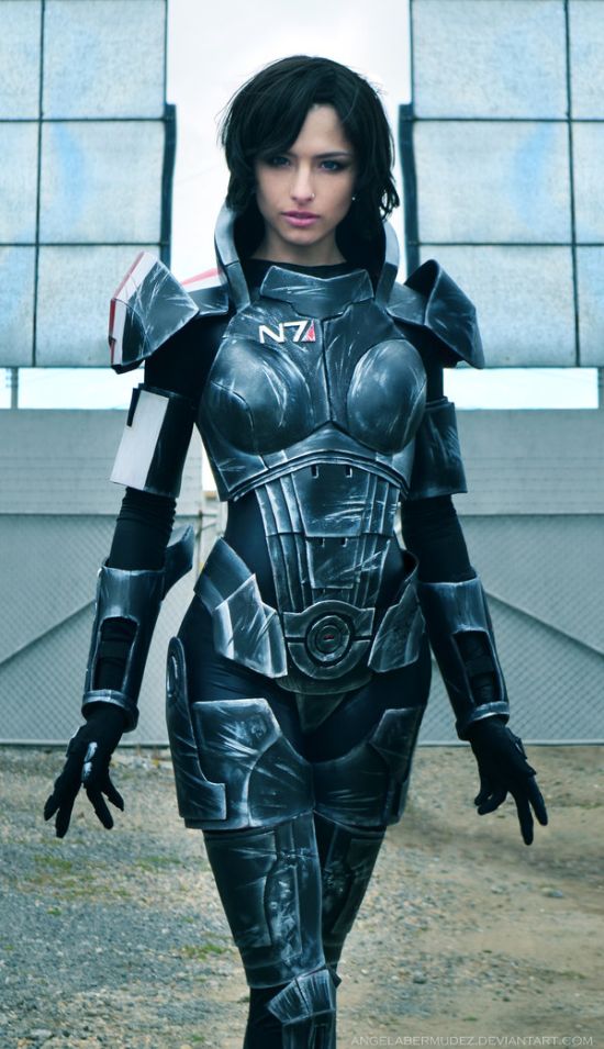 Amazing Mass Effect Female Shepard Cosplay (7 pics)