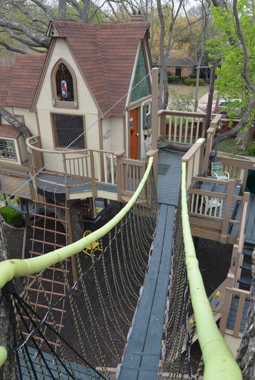 The Most Incredible Kids' Tree House Ever (18 pics)