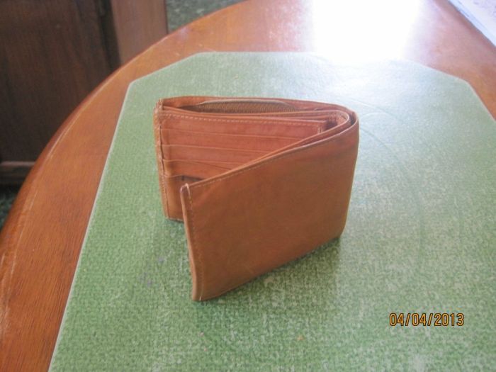 The Twenty Five Cent Thrift Store Wallet (4 pics)