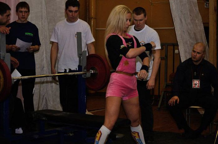 Powerlifting Champ Aya Antipova (22 pics)