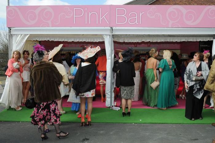 Aintree Grand National 2013 Ladies Day (40 pics)