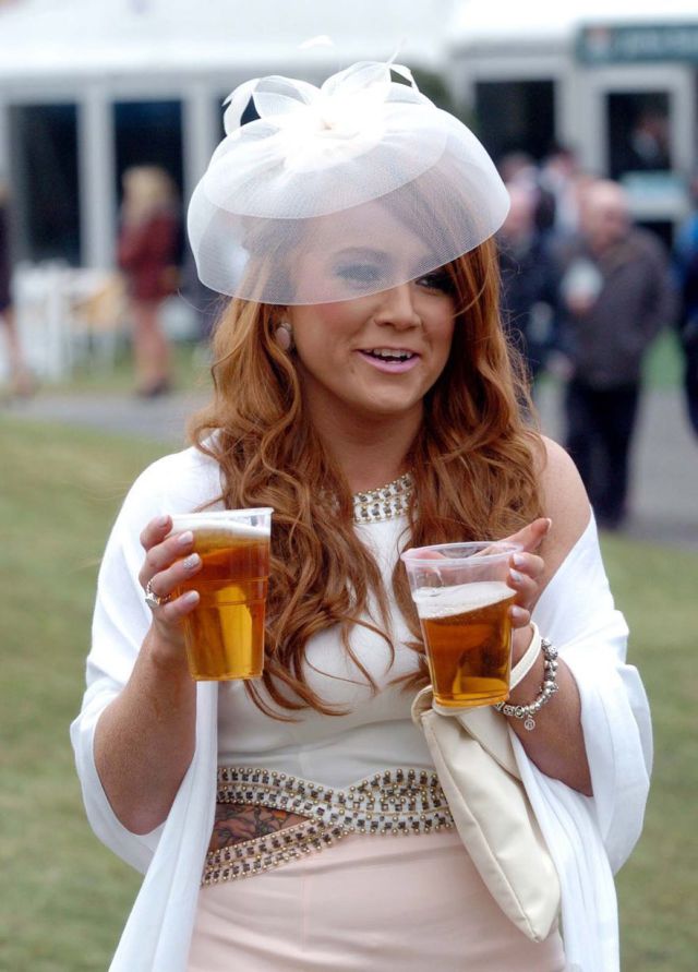 Aintree Grand National 2013 Ladies Day (40 pics)