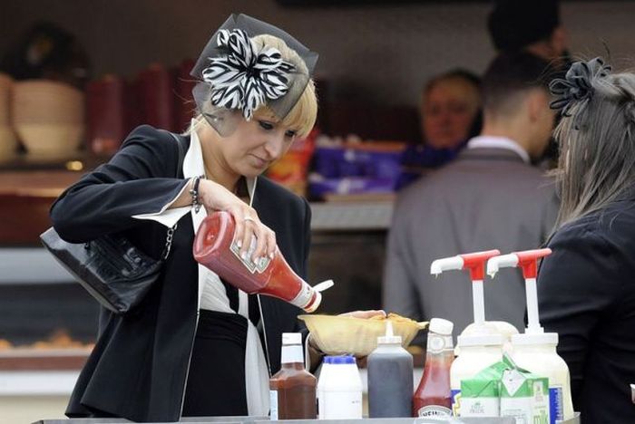 Aintree Grand National 2013 Ladies Day (40 pics)