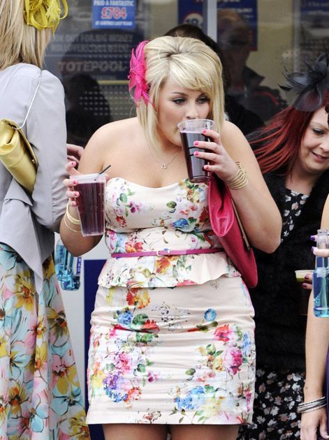Aintree Grand National 2013 Ladies Day (40 pics)