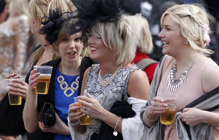 Aintree Grand National 2013 Ladies Day (40 pics)