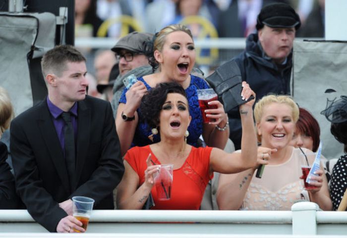 Aintree Grand National 2013 Ladies Day (40 pics)