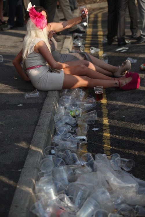 Aintree Grand National 2013 Ladies Day (40 pics)