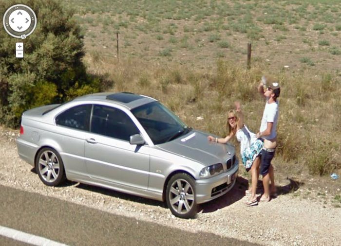 Sexy Road Show on Google Street View (3 pics)