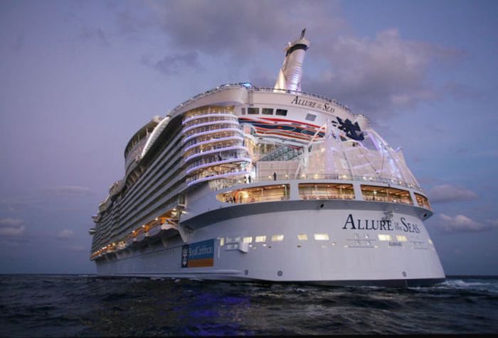 The Inner Workings of “Allure of the Seas” (36 pics)