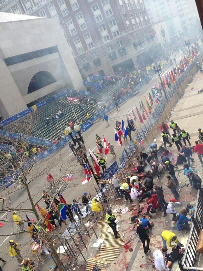 Boston Marathon Bombing (21 pics + 4 videos) Boston Marathon Bombing (21 pics + 4 videos)