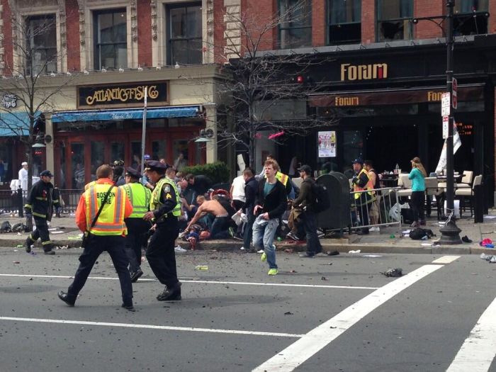 Boston Marathon Bombing (21 pics + 4 videos)