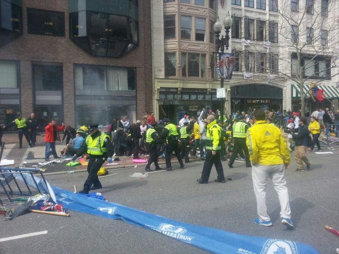 Boston Marathon Bombing (21 pics + 4 videos)