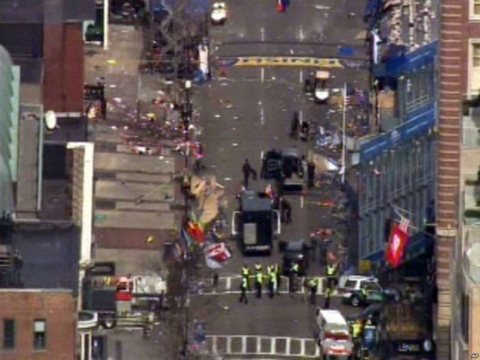 Boston Marathon Bombing (21 pics + 4 videos)