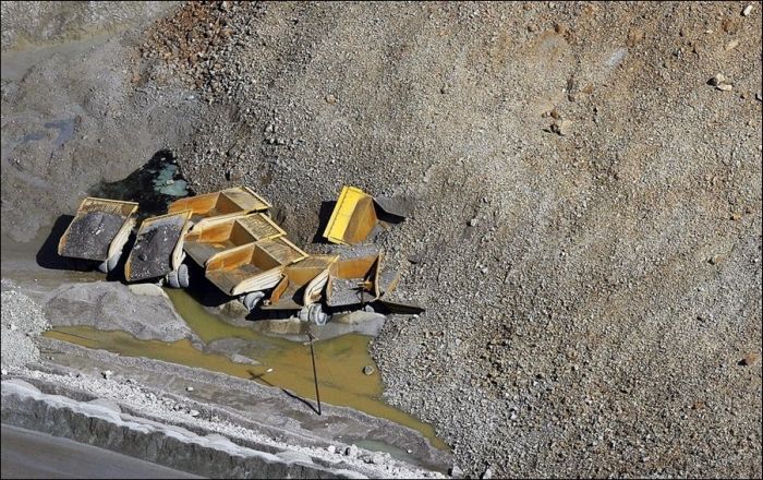 Landslide Aftermath in Kennecott's Bingham Canyon Mine (23 pics)