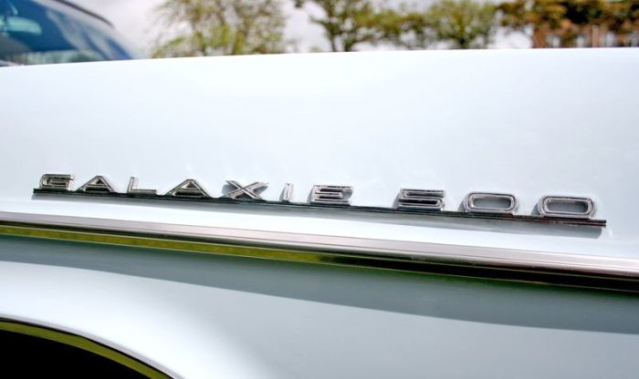 Retro Car Logos (159 pics)