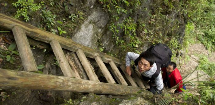 Extreme Way to Get to the Classroom (9 pics)
