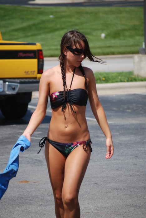 Bikini Carwash (98 pics)