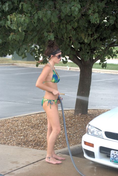 Bikini Carwash (98 pics)