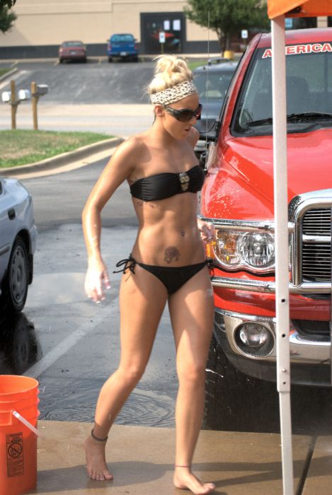 Bikini Carwash (98 pics)