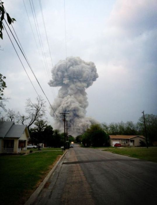 Explosion in Texas (21 pics + video)