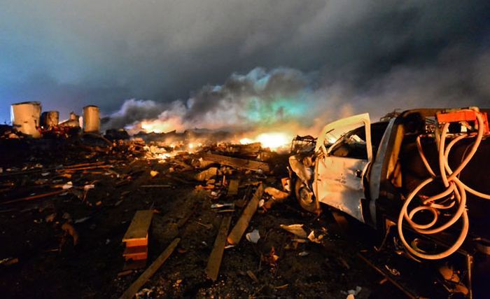 Explosion in Texas (21 pics + video)