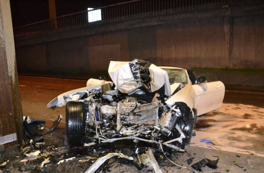 Mercedes-Benz SLS AMG Roadster Crash (8 pics)