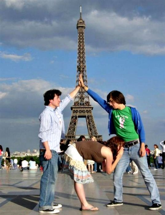 Photos Tourists Must Stop Taking (17 pics)