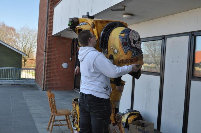Awesome Warhammer 40K Costume (35 pics)