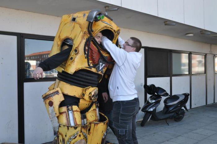 Awesome Warhammer 40K Costume (35 pics)