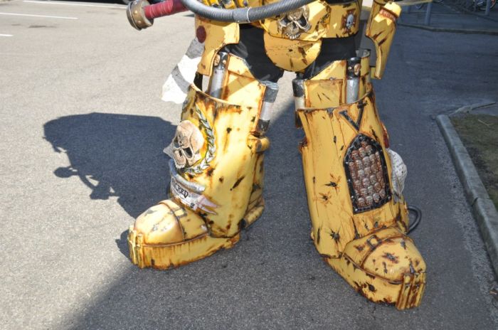 Awesome Warhammer 40K Costume (35 pics)
